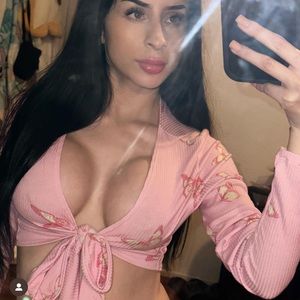 Butterfly crop shirt Fashion nova doesn’t sale no more